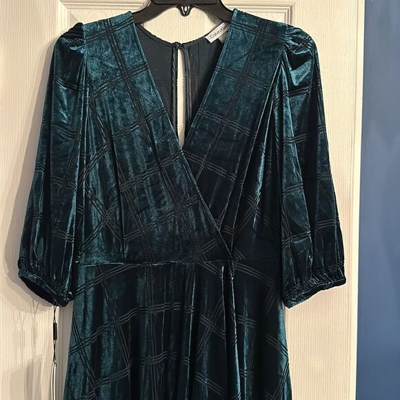 NWT  Calvin Klein Puff-Sleeve Velvet Dress - Picture 5 of 7